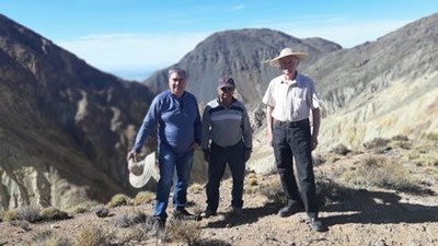 Photo 3: Guillermo Juárez, Country Manager, meeting with local land owners (CNW Group/Libero Copper & Gold Corporation.)